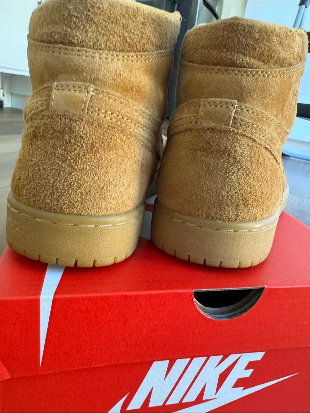 Nike Air Jordan 1 Retro High OG wheat suede high top sneaker  555088-710 - Picture 5 of 8